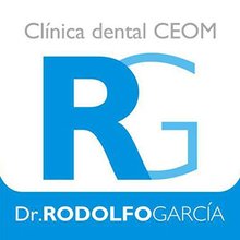 Clínica dental CEOM Dr. Rodolfo García - логотип